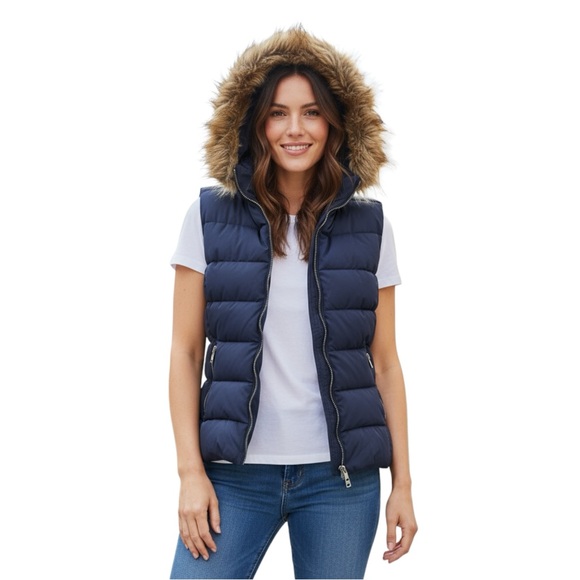 GAP Women’s Navy Puffer Vest M Hooded Quilted Sleeveless Faux Fur Trim Winter - Picture 1 of 10